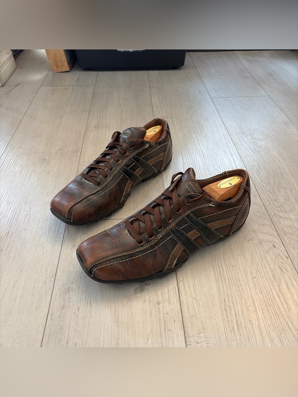 Vintage Skechers Men's Brown Leather Lace-Up Sneakers